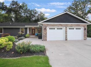 100 Hawthorne Dr, Villa Grove, IL 61956