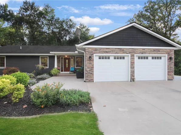 100 Hawthorne Dr, Villa Grove, IL 61956