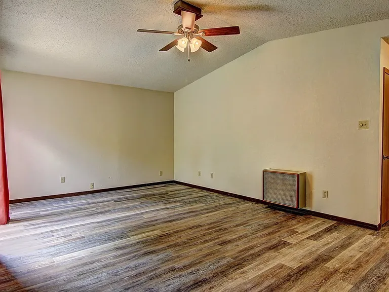 3810 Brookhill Dr — Photo 3