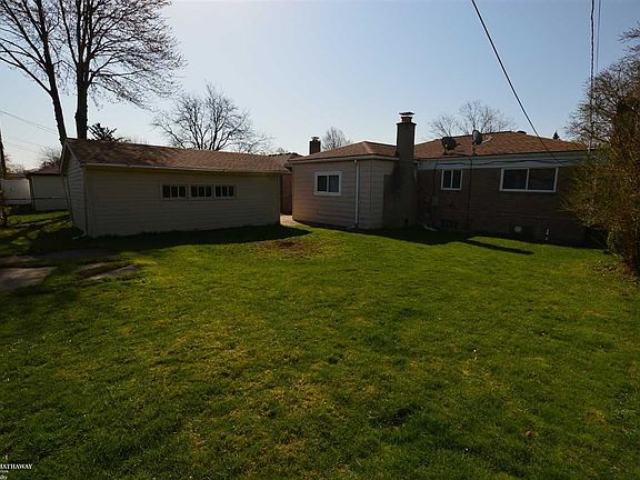 4th image of 16141 Kennedy St