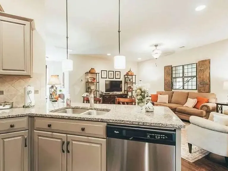 1600 Shadow Green Dr — Photo 2