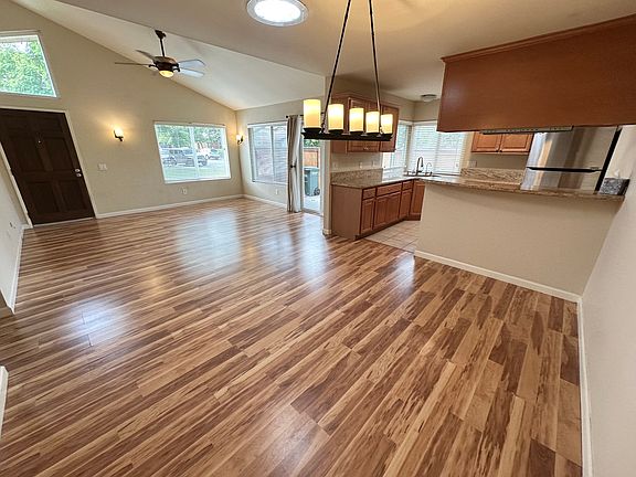 5th image of 2035 Shadytree Ln