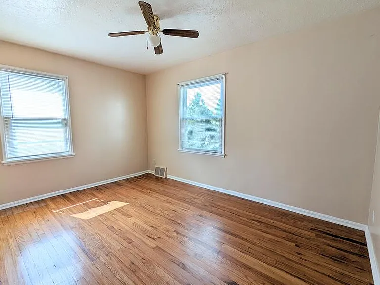 3113 Silverdale Ave — Photo 7