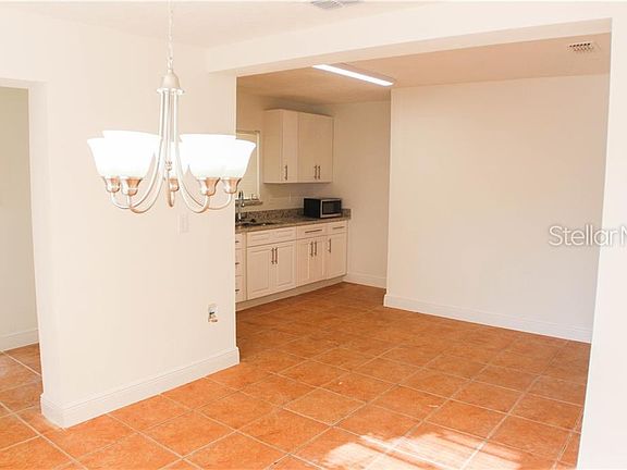 4th image of 2160 Colonial Ave