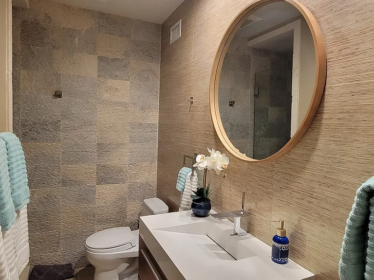 En Suite Entry Level Bath
