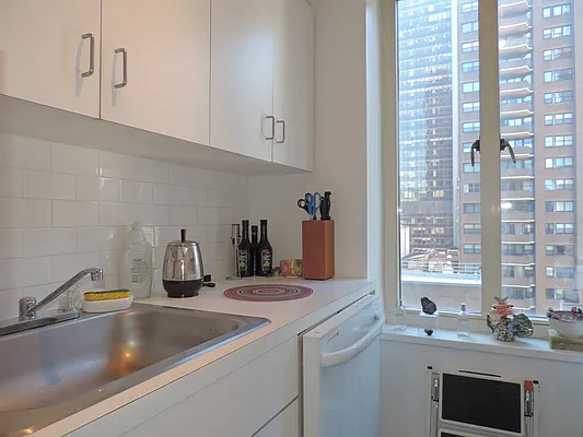 Rented by essential NEW YORK Real Estate | media 6
