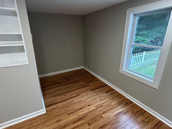 4th image of 327 Steinmann Ave