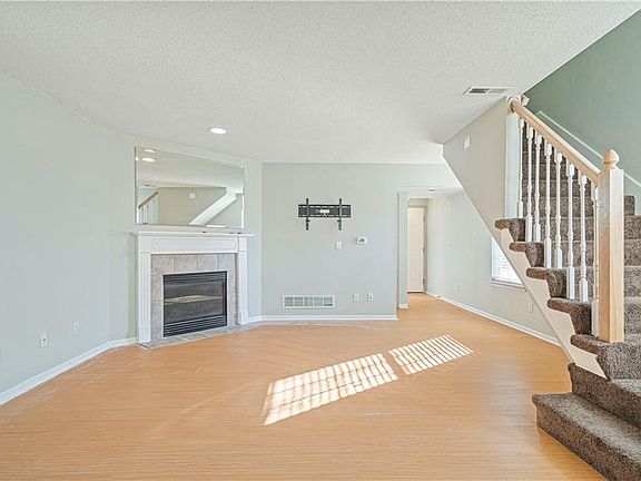 3rd image of 1306 SE Broadway Ct