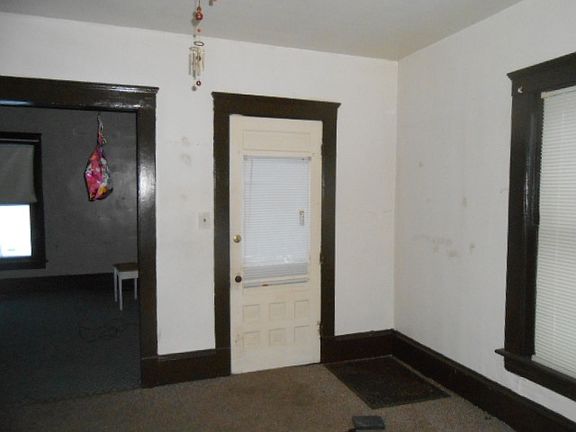 5th image of 1047 Streator Pl