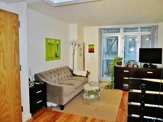 Rented by City Connections Realty | media 35