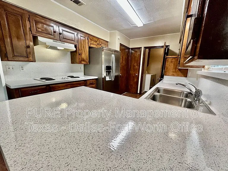 2411 E Mitchell St — Photo 10