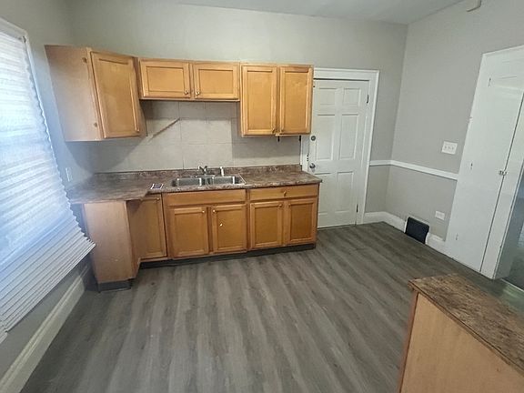 2nd image of 3545 E 153rd St #Up
