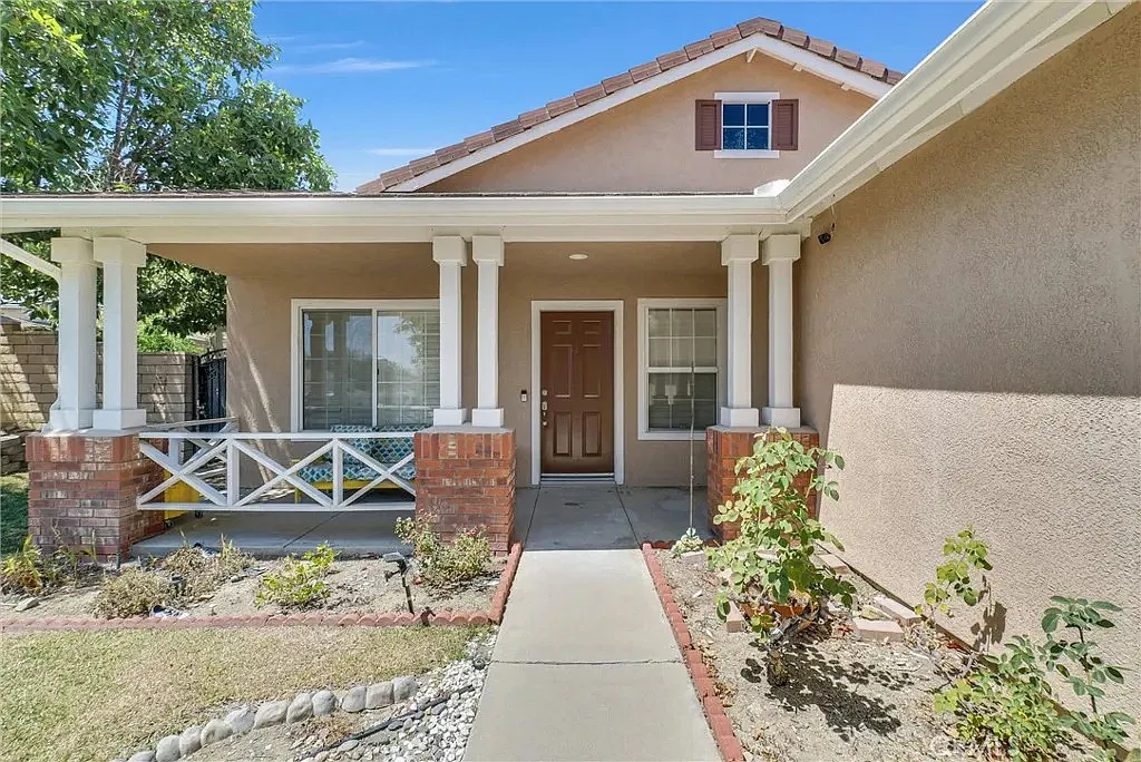4 bed, 2411 sqft, $4,900 — Photo 3