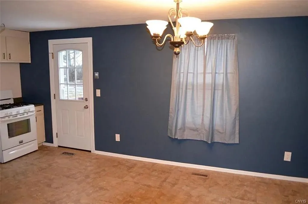 3 bed, 1.0 bath, 1316 sqft, $2,500 — Photo 3