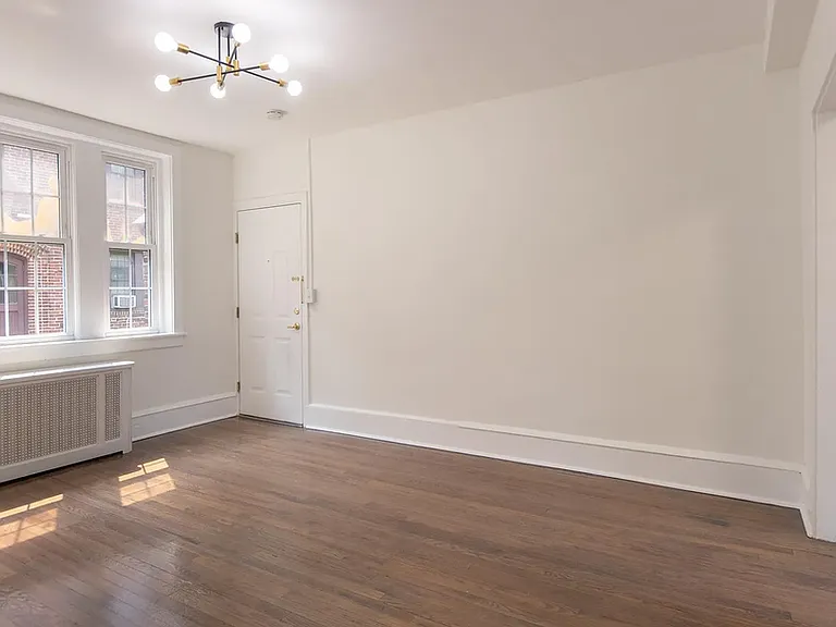 602 W Maple Ave #J1 — Photo 9