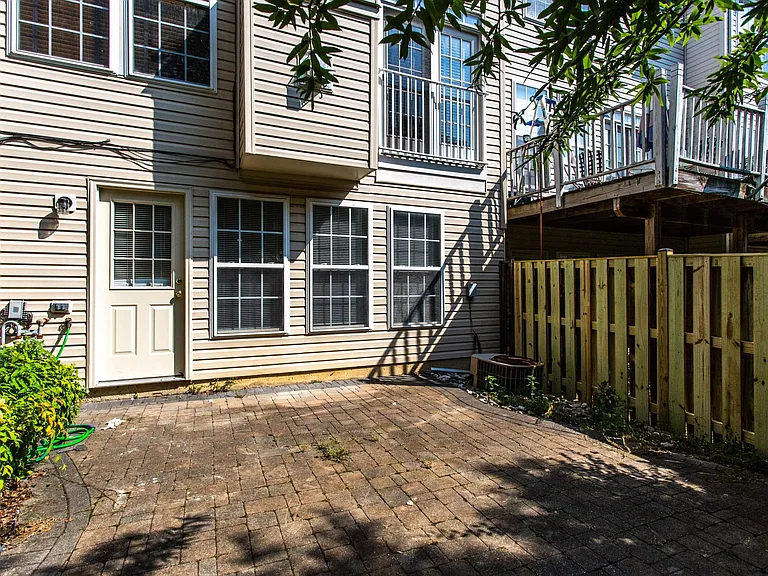 10410 Damascus Park Ln — Photo 8