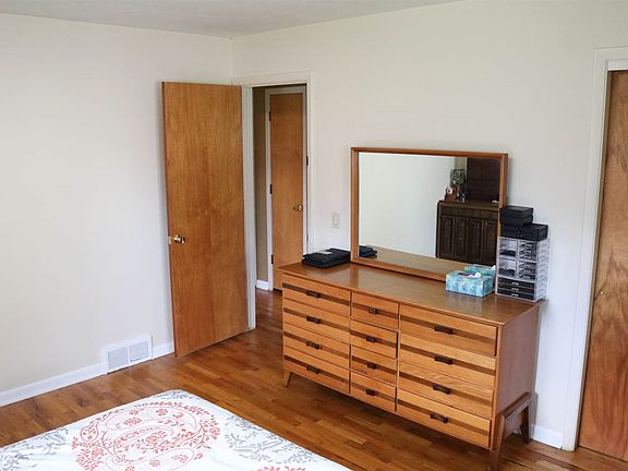 5th image of 422 Woodhaven Dr