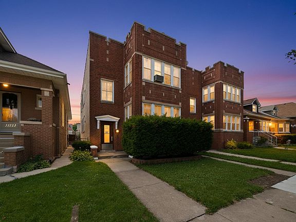 2nd image of 5137 W Oakdale Ave