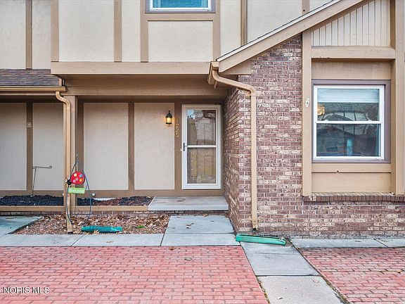 4th image of 1225 Hidden Ridge Rd