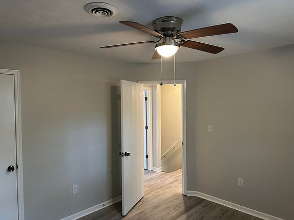 5th image of 307 Willow Greene Dr