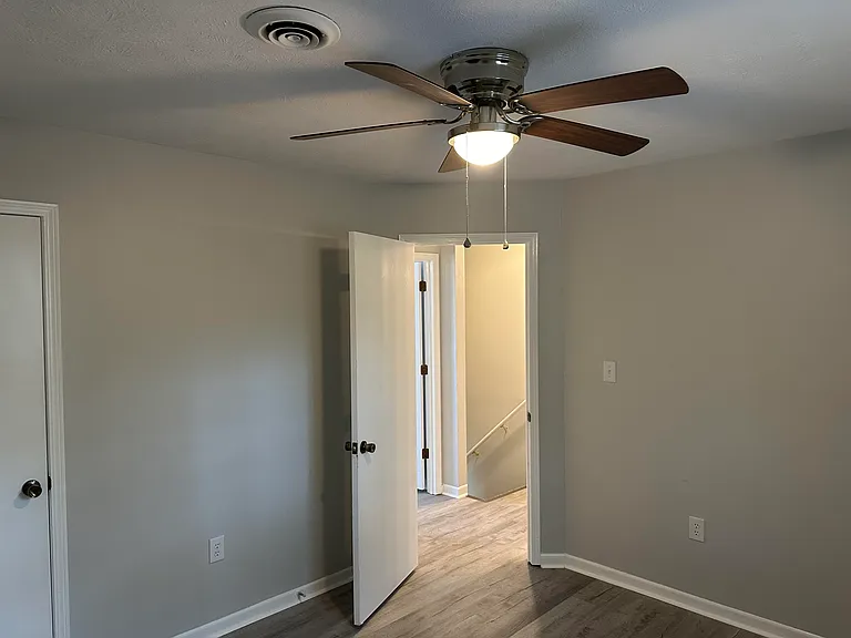 307 Willow Greene Dr — Photo 5