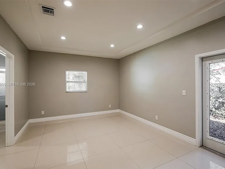 2835 NW 14th St — Photo 8