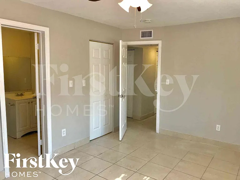 3427 NW 37th St — Photo 24