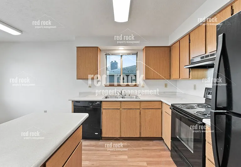 4733 N Sullivan Rd — Photo 9