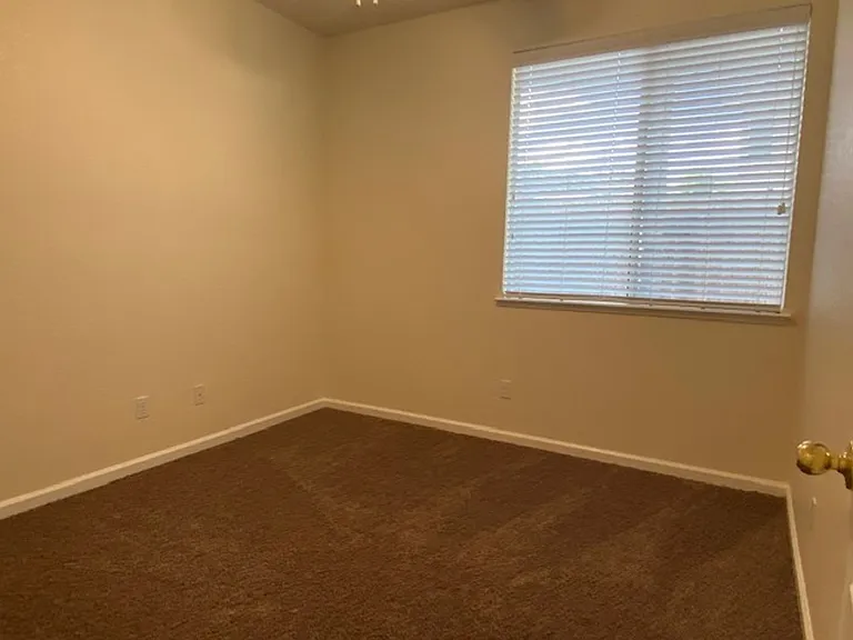 216 Shanley Ct — Photo 10