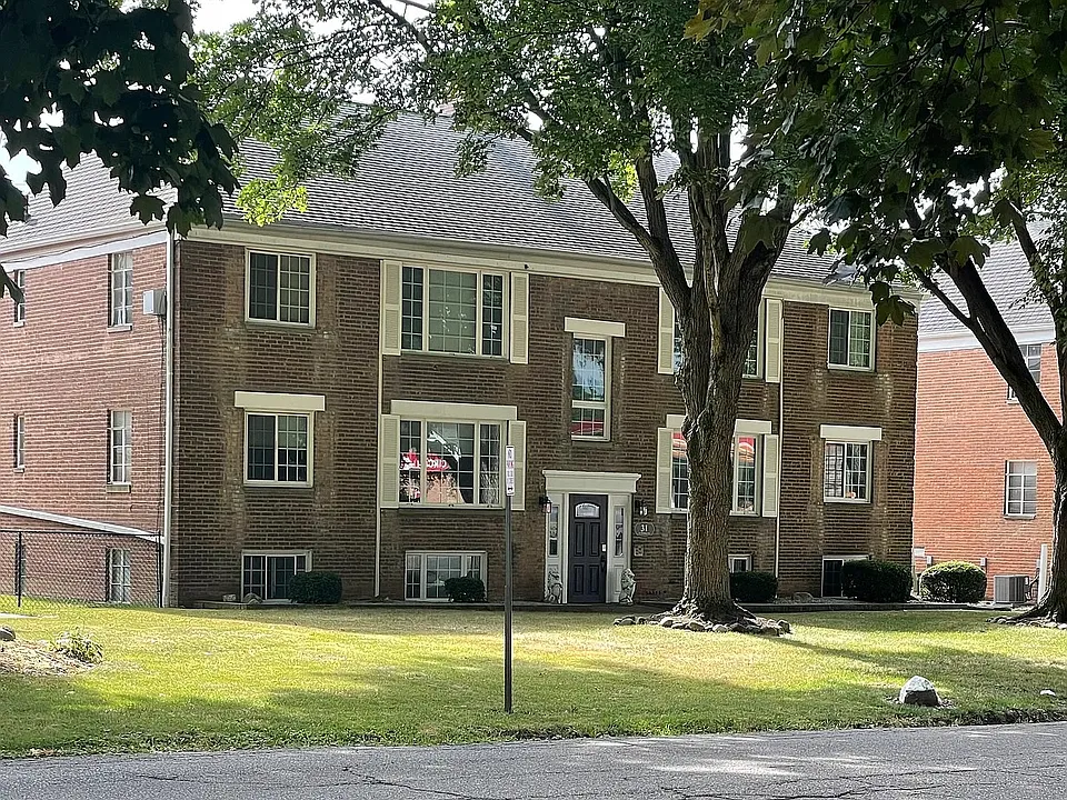 31 N Pershing Ave