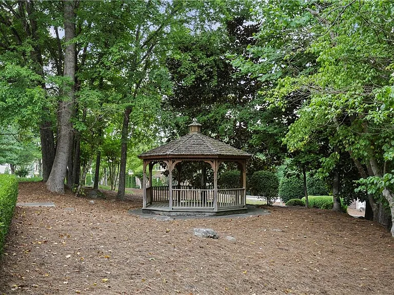 720 Surrey Park Pl SE — Photo 26