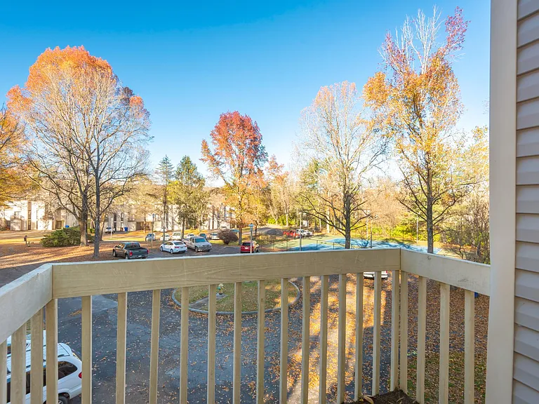 98 Valley Forge Dr — Photo 3