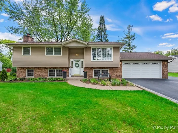 537 71st St, Darien, IL 60561
