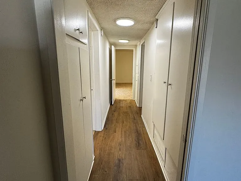 100 - Kimberly Apartments — Photo 38