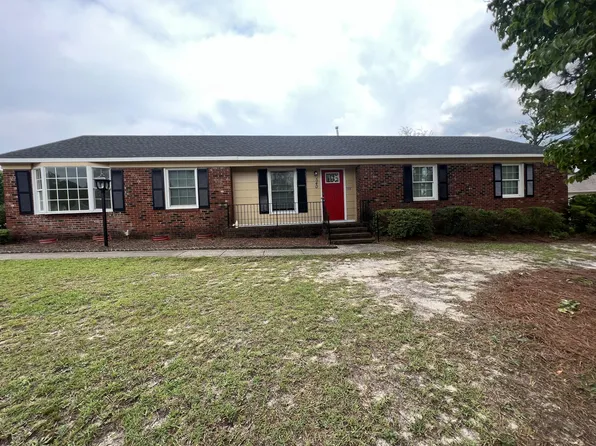 540 Deerpath Dr, Fayetteville, NC 28311