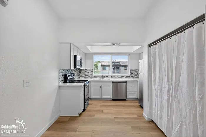 2 bed, 2.0 bath, 807 sqft, $1,100 — Photo 4