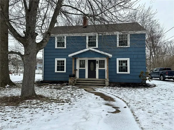 453 Lawn St, Geneva, OH 44041