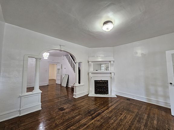 3rd image of 745 E Tioga St