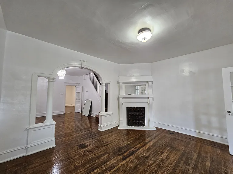 745 E Tioga St — Photo 3