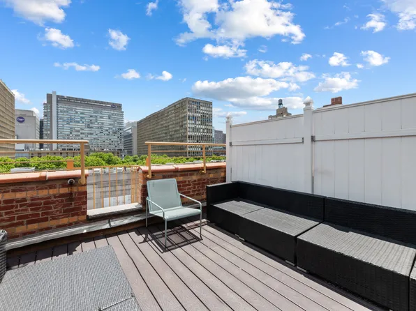 577 2nd Avenue image 2 of 10