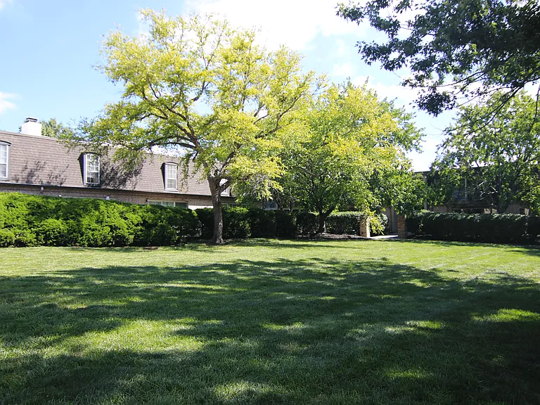 Coach House Apartments — Photo 23