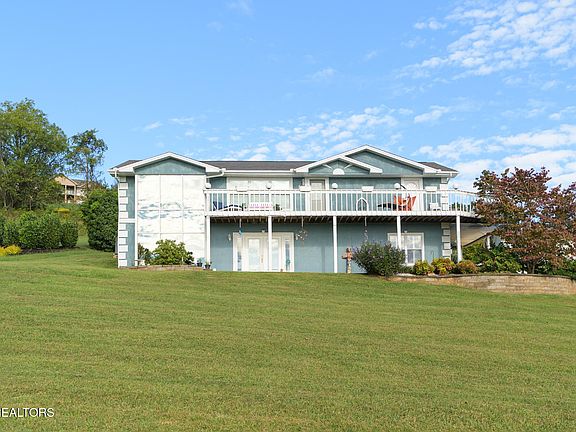 3rd image of 926 Hilltop Ln