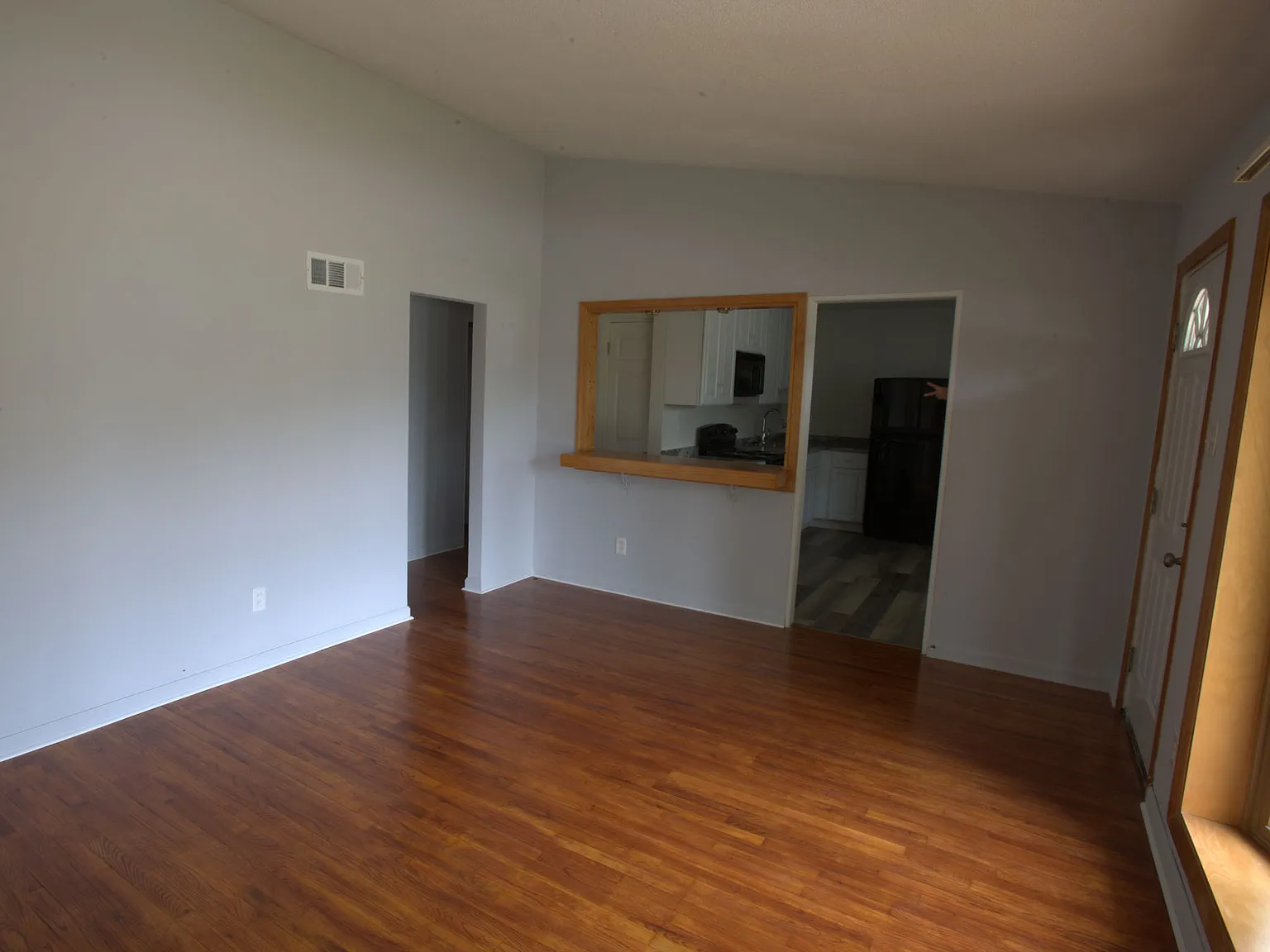 3 bed, 999 sqft, $1,500 — Photo 3