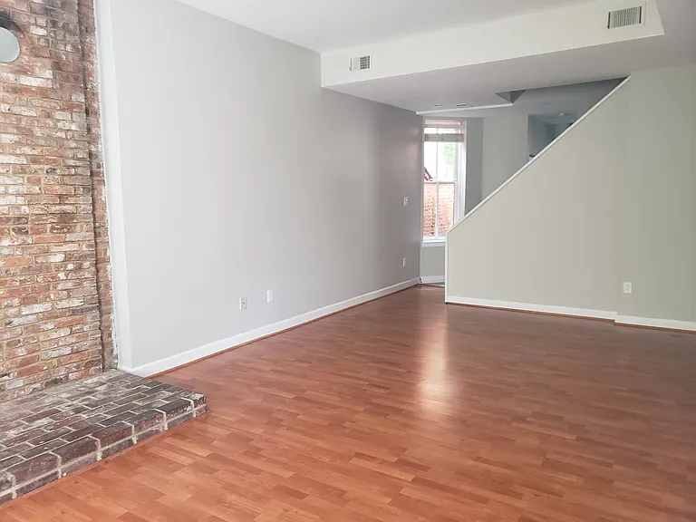 1017-1019 Shenandoah Ave #A — Photo 2