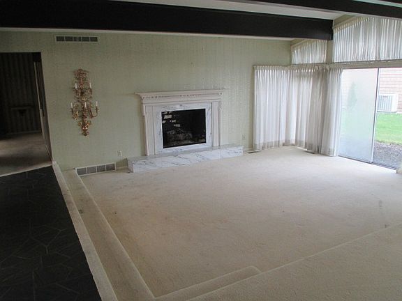 Additional Living Room