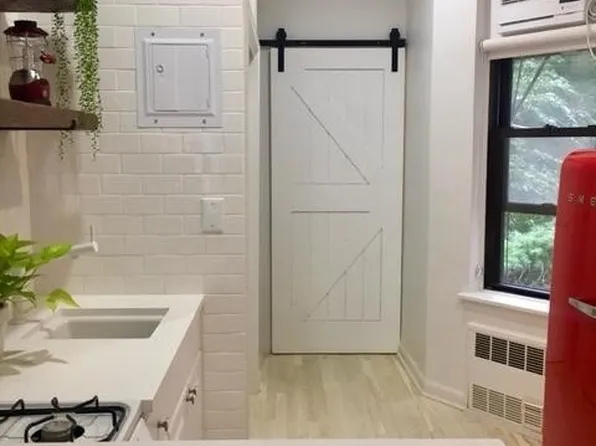 512 East 83rd Street image 6 of 13