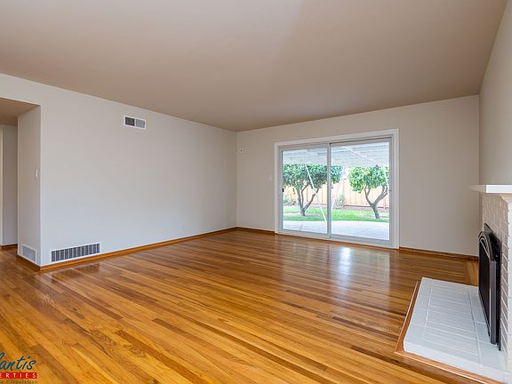 2nd image of 807 Mulberry Ln