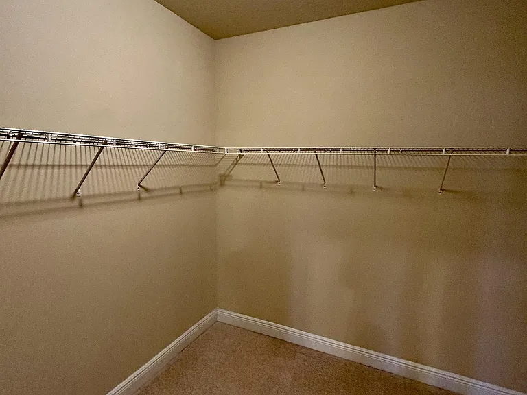 80 S Knightsbridge Ct — Photo 33