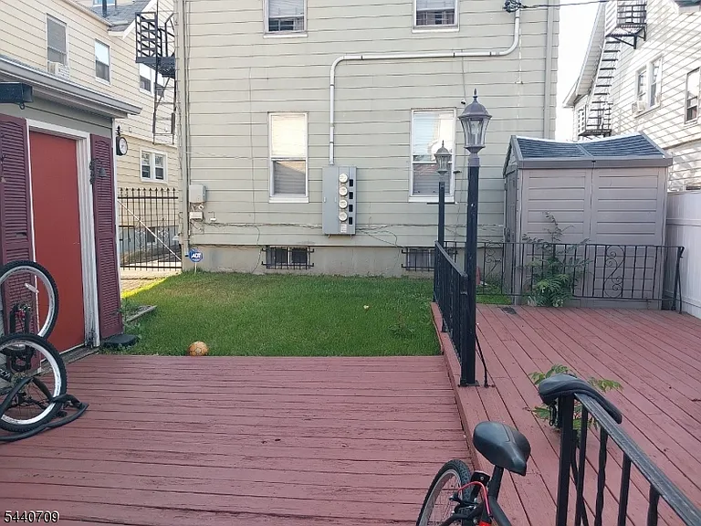 230 Ampere Pkwy — Photo 15