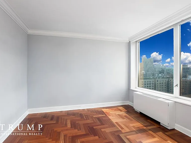 220 Riverside Blvd #21D — Photo 14
